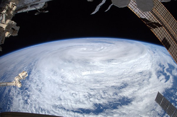 cyclone-dianne-forms-off-the-northwest-coast-of-australia_5457996823_o.jpg