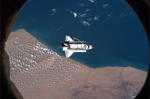discovery-over-southern-morocco-during-the-iss-fly-around-before-departure_5508648212_o.jpg