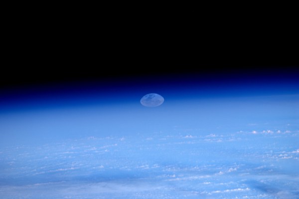 supermoon-rise-seen-from-space-26_5545814695_o.jpg