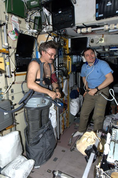what-is-alexander-doing-playing-robonaut_5508649572_o.jpg