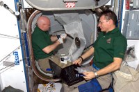 with-stationcdrkelly-closing-the-iss-hatches-before-discoverys-departure_5508648512_o.jpg