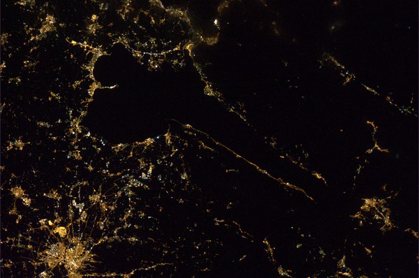 major-italian-lake-easy-to-spot-from-space_5322644989_o.jpg