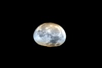 squished-moon-12_5627174843_o.jpg