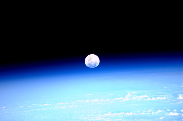 supermoon-rise-seen-from-space-46_5546395094_o.jpg