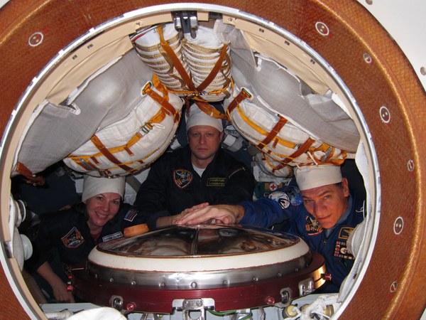 inside-the-soyuz-at-l-5_5268328158_o.jpg