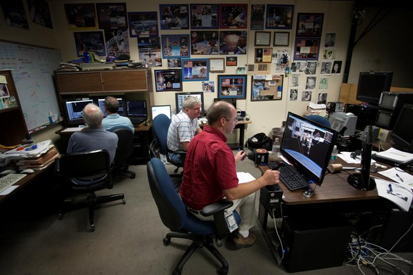 inside-the-vr-lab-at-nasajsc_5268332088_o.jpg