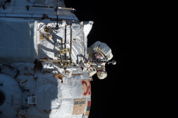 sergey-and-fyodor-during-their-spacewalk-on-august-17_36730730416_o.jpg