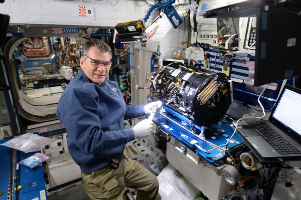 setting-up-the-cir-combustion-integrated-rack_37667726531_o.jpg