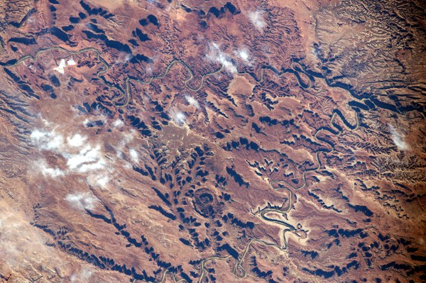 the-maze-of-canyons-mesas-and-mounds-of-the-canyonland-national-park-in-utah_38506822556_o.jpg